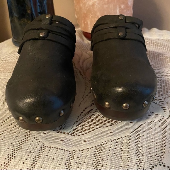 Frye Clogs Womens Size 5.5 Black Leather Clara Campus Studded Clogs - Picture 3 of 13